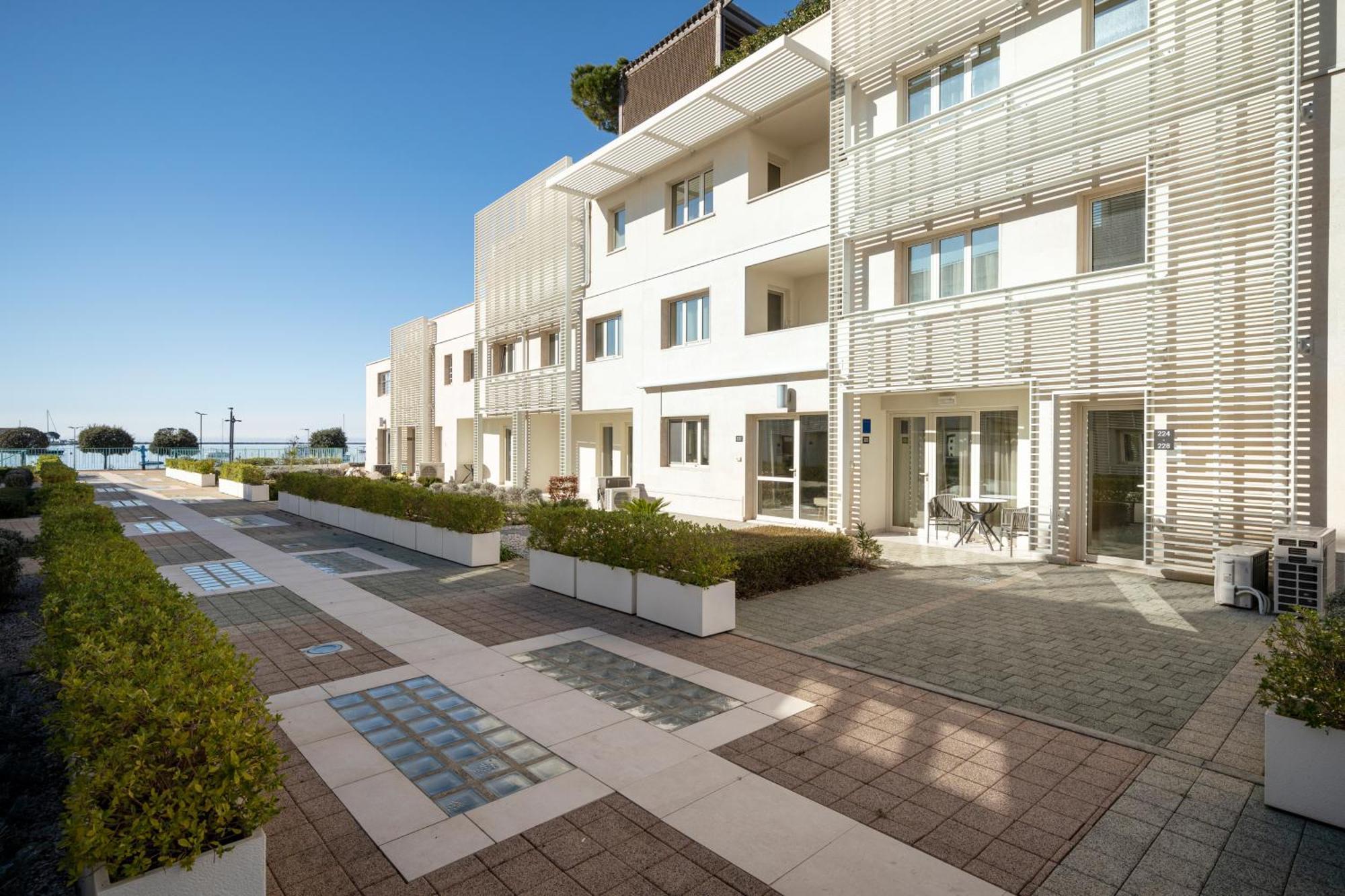 Humagum Sea View Apartment - Garden Palace Umag Exterior foto
